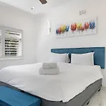 Manella On Kloof By Hostagents